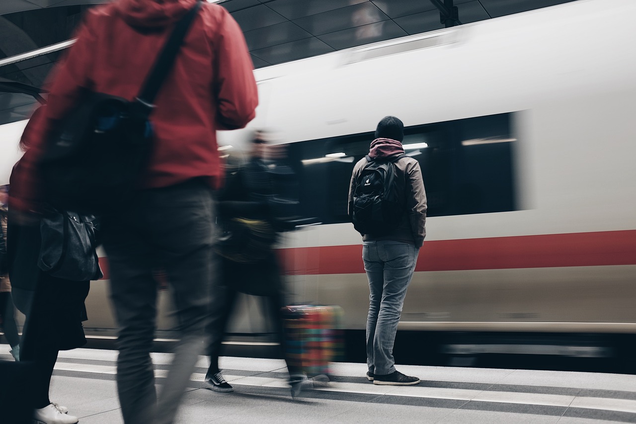 電影南方車站的聚會，探索人性與命運的深度交織之旅