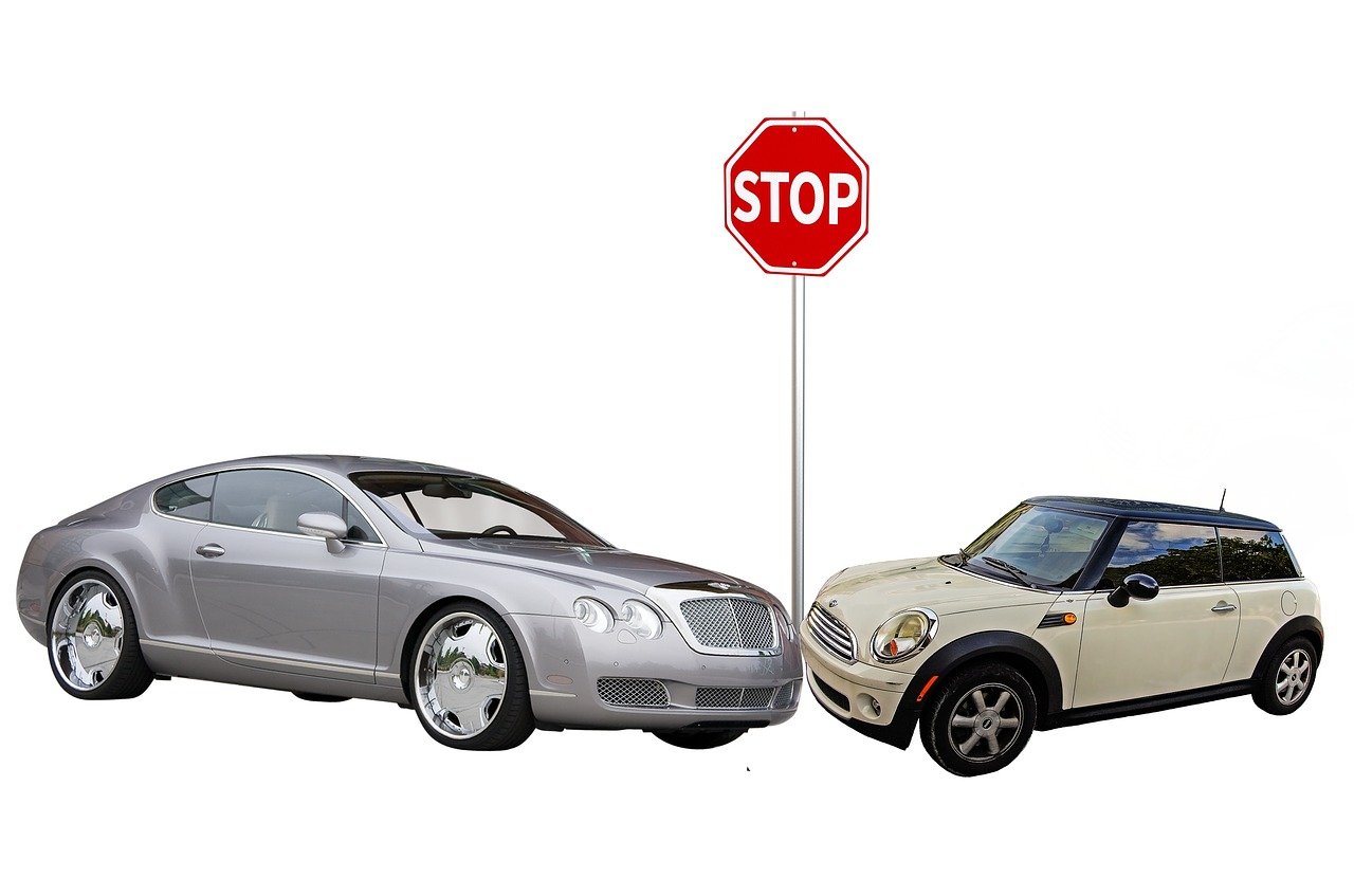最新款轎車，先鋒科技，引領(lǐng)未來汽車潮流