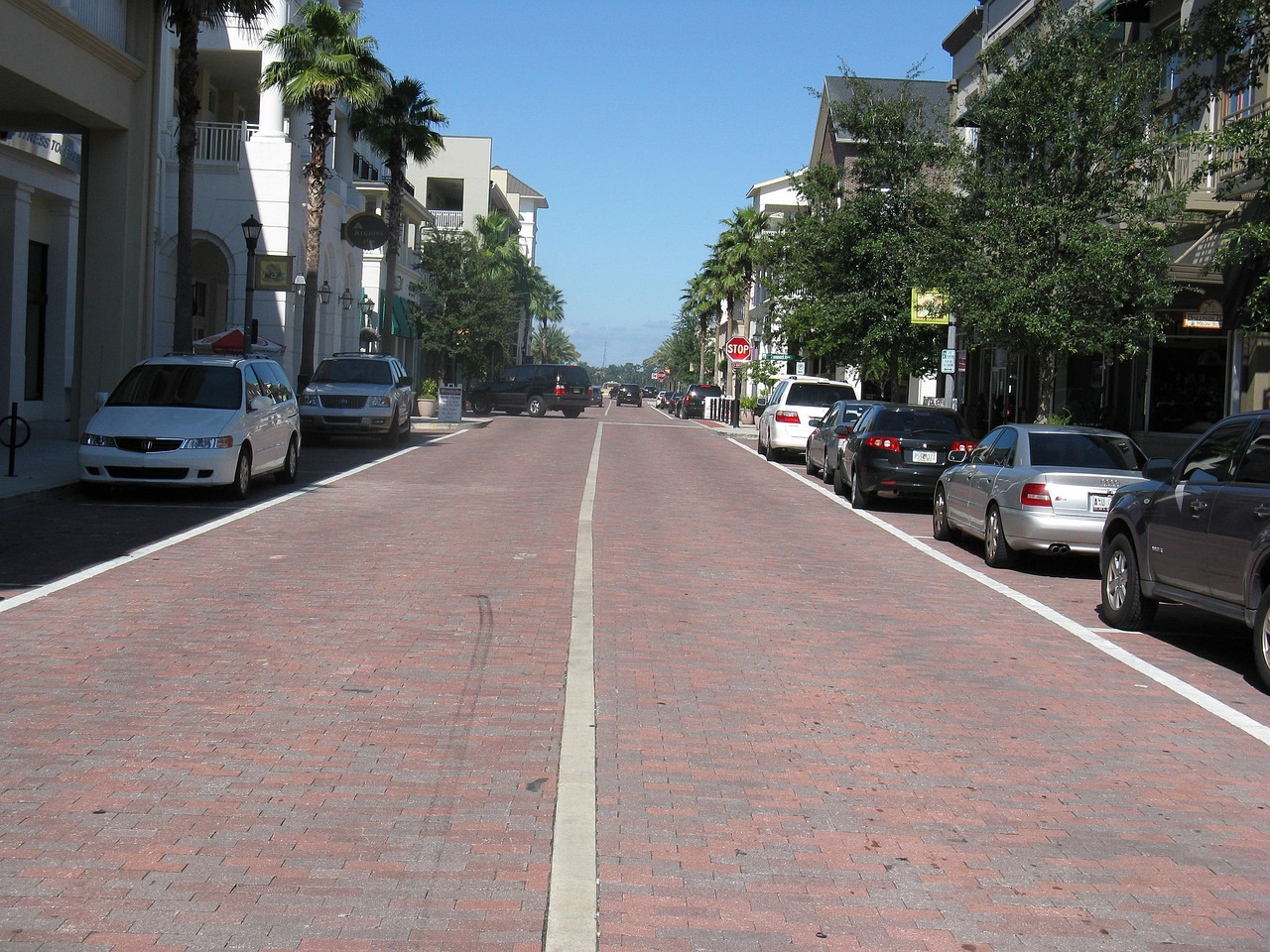 最新道路標(biāo)識塑造現(xiàn)代城市交通新面貌