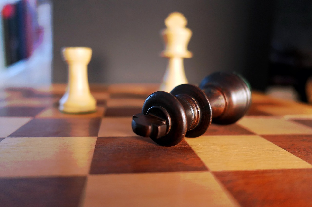 國際象棋大師巔峰對決，智慧與策略的激烈比拼視頻欣賞